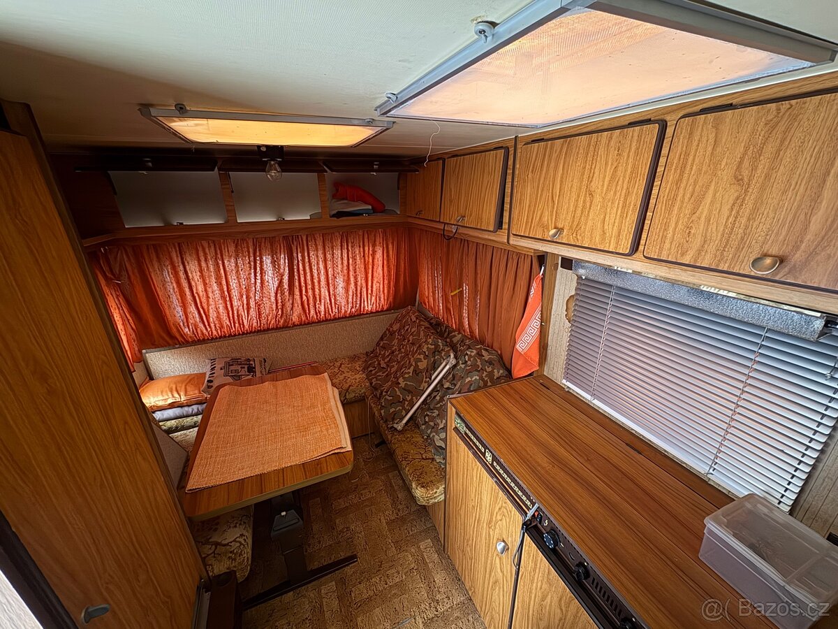 Prodám menší karavan Knaus - 3
