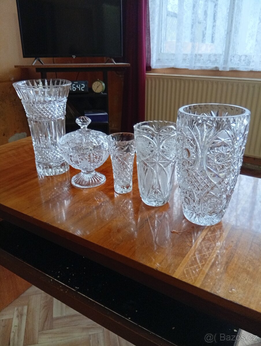 Prodám skleněné broušené vázy mísy a skleničky - 3