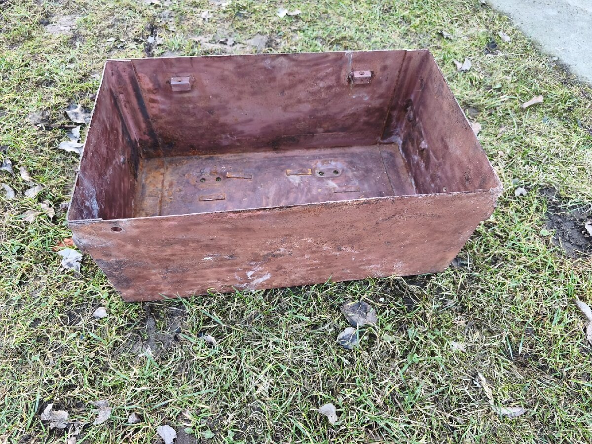 Bedna na baterii Zetor 25 - 3