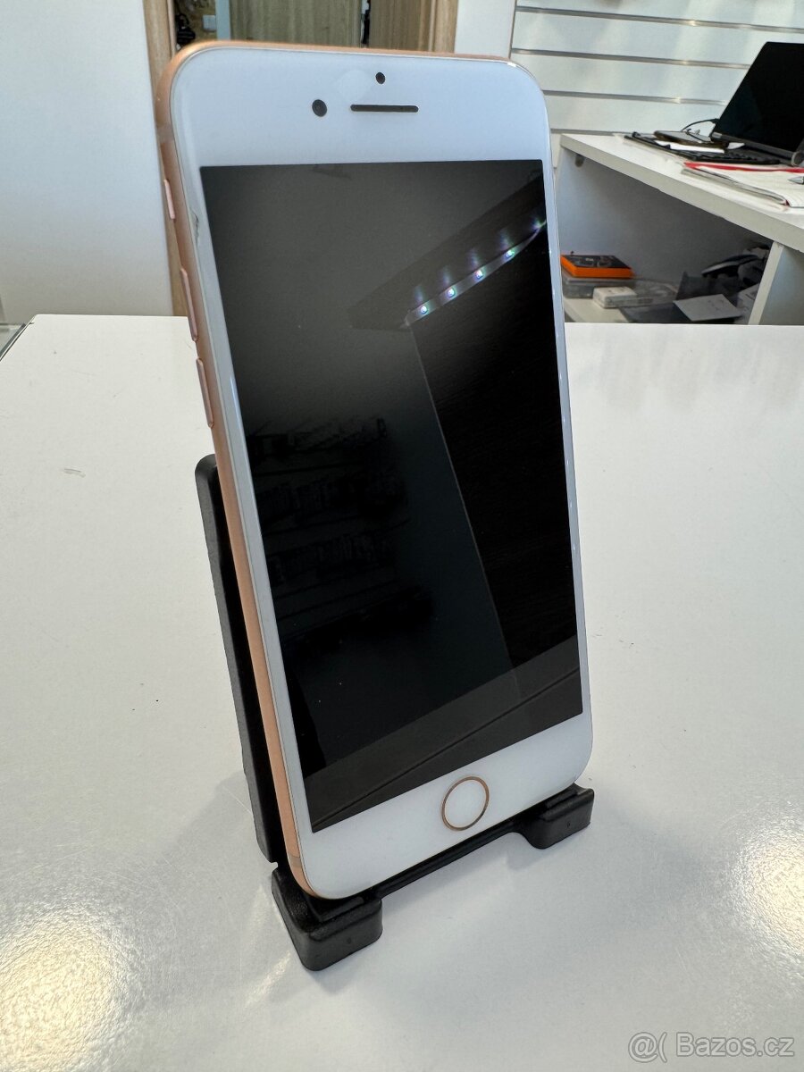 iPhone 8 Gold - 3