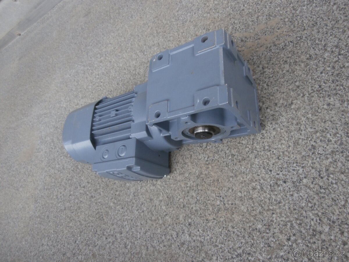 Prodám elektromotor s převodovkou - 3