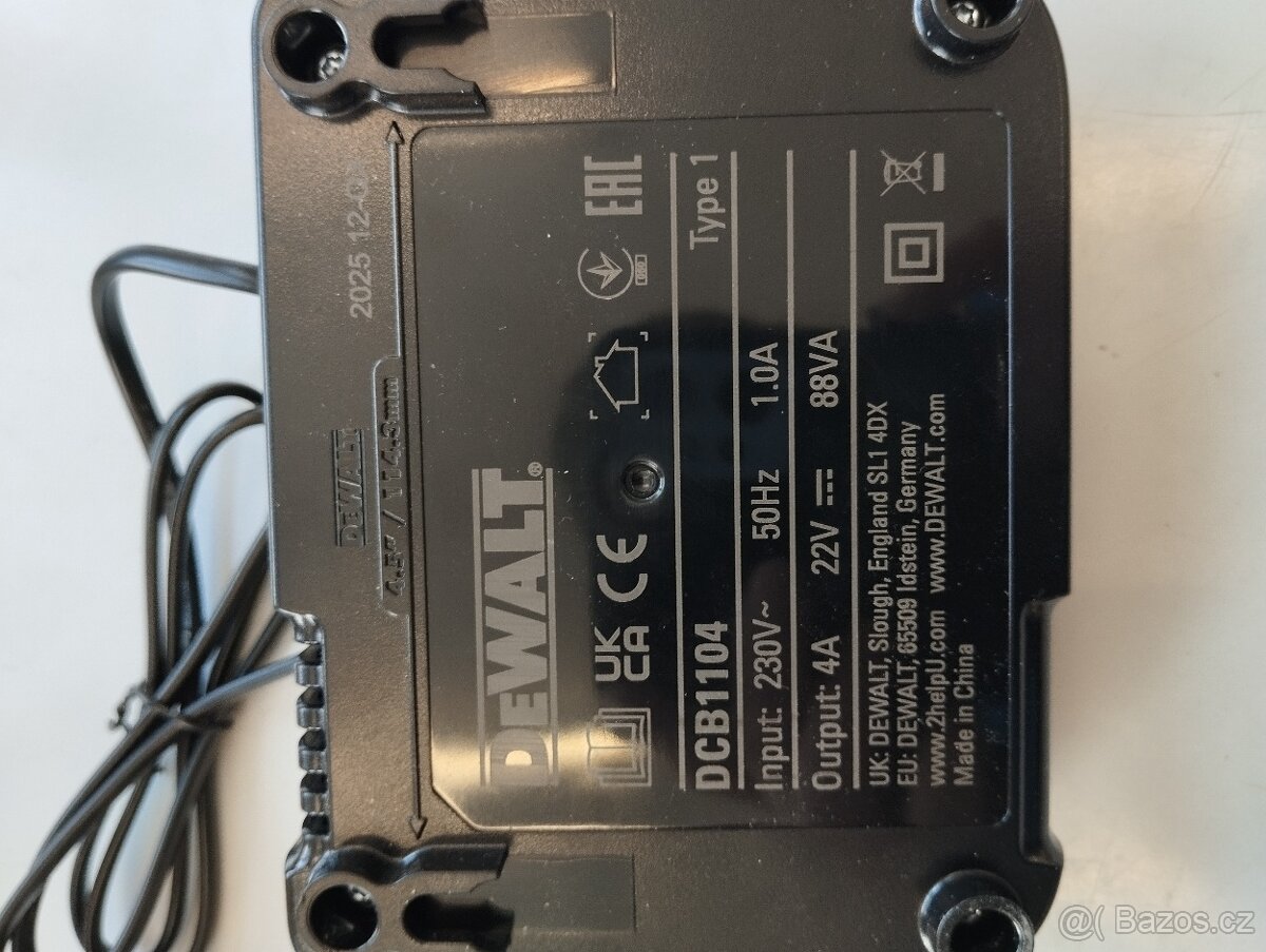 Nabíječka DeWALT DCB 11004 - 3