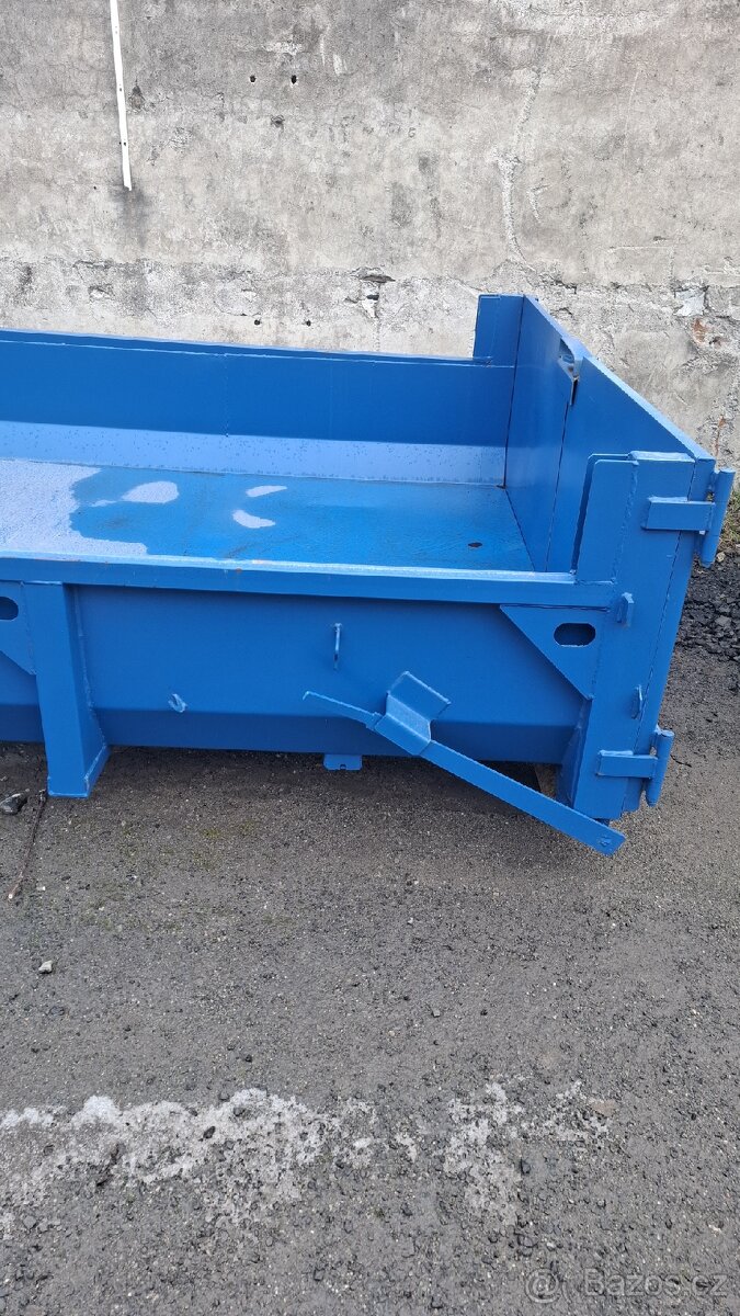 Hákový kontejner na suť - 3