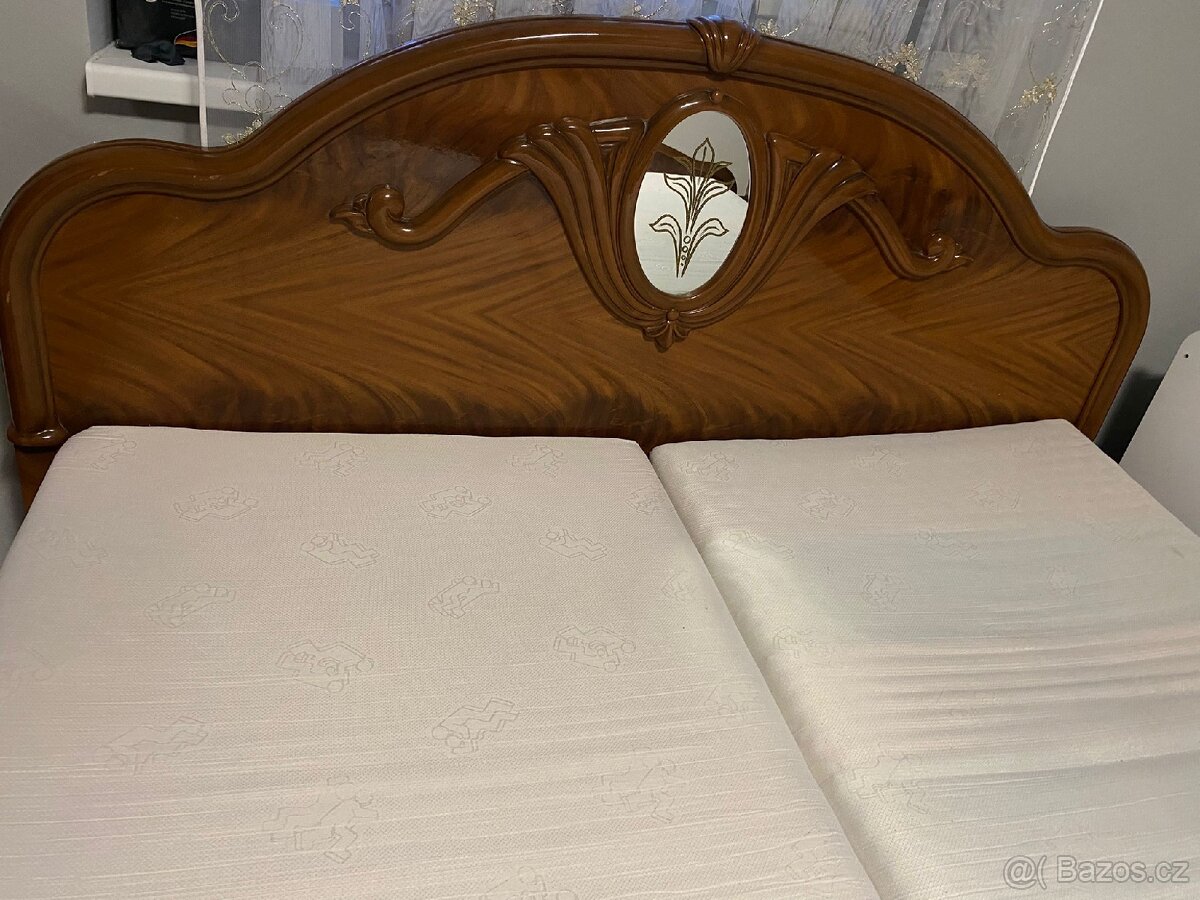 Postel a noční stolky - 3