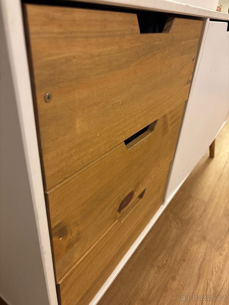 Komoda - 3