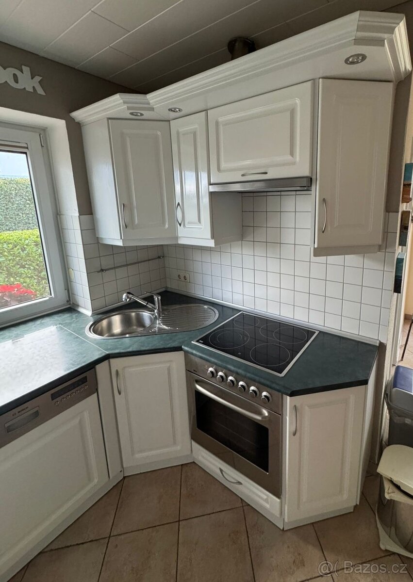 Bílá rustikální kuchyně MIRABEL - 3