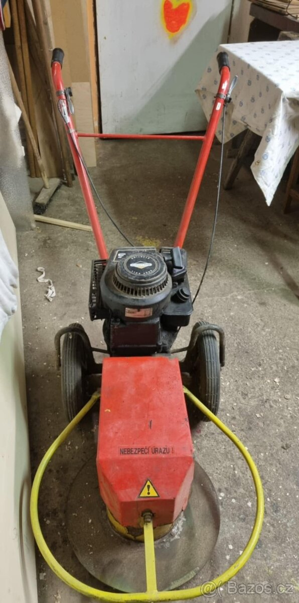 sekačka na trávu - 3