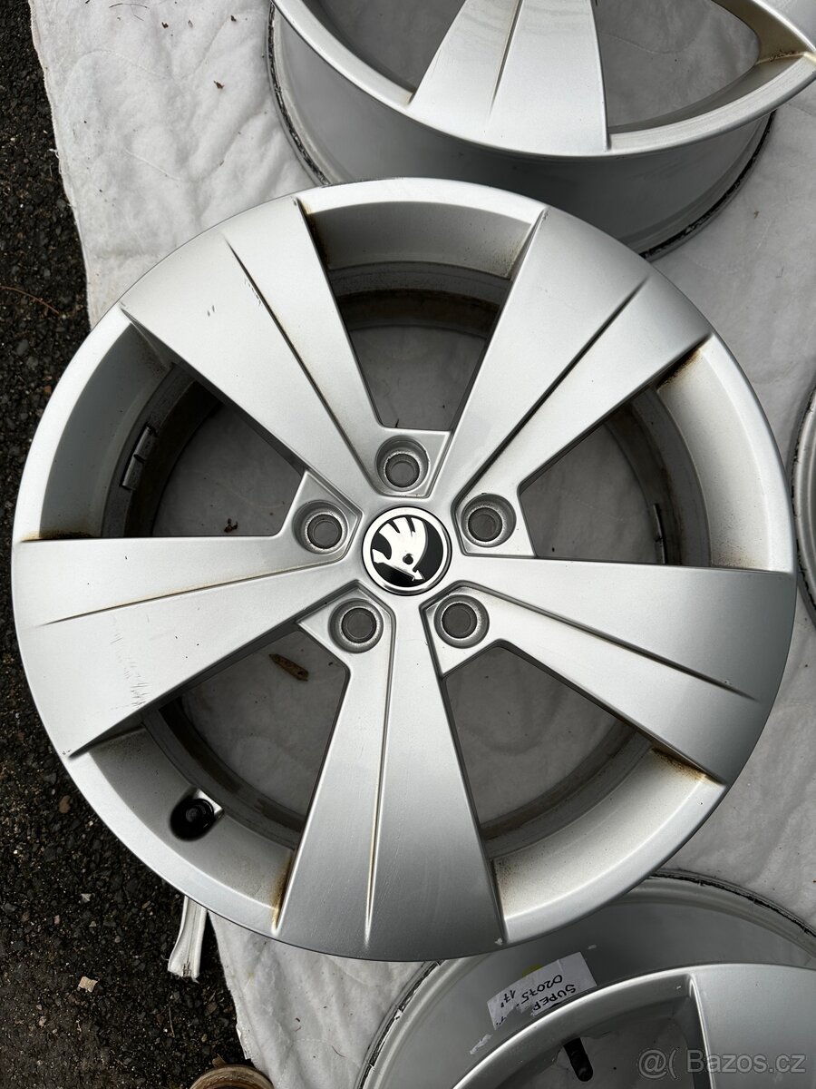 Kola Škoda Superb Triton R17 - 3