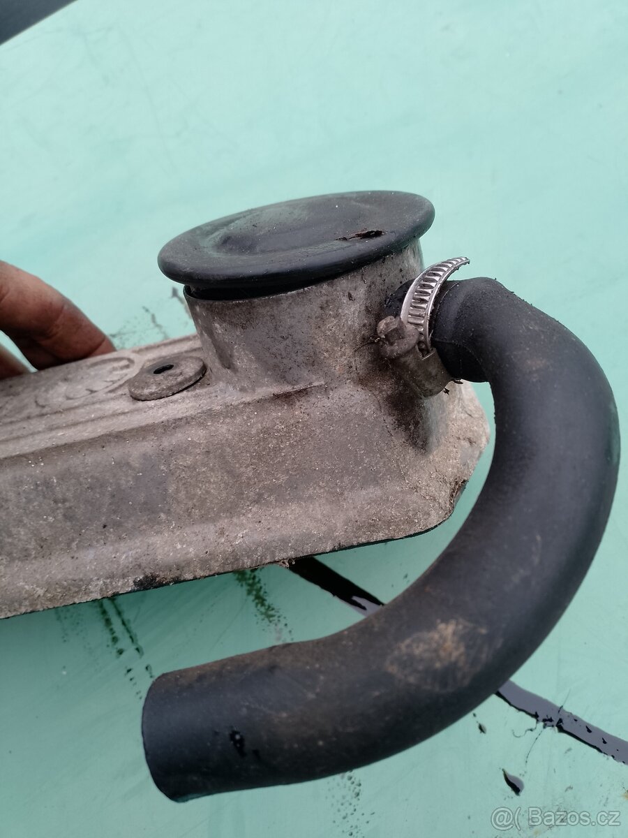 Škoda 135GL 136GL Favorit ventilové víko - 3