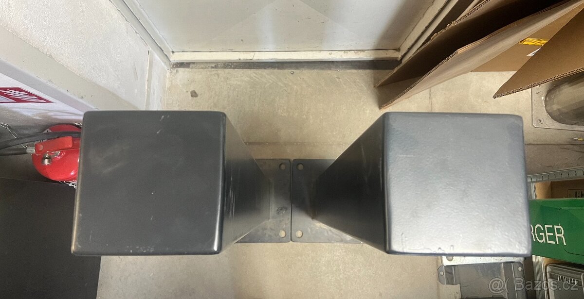 sloupek lakovaný se dvěma otvory - 3