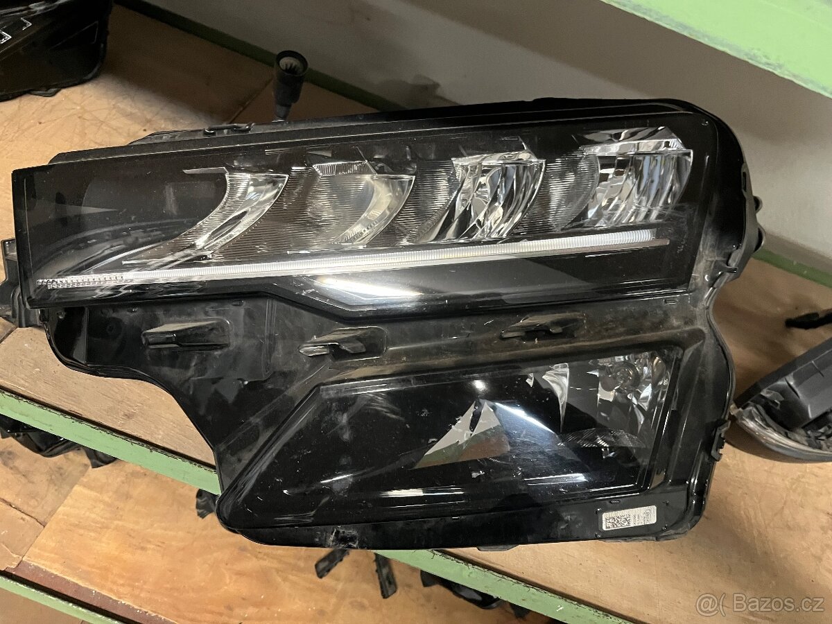 Karoq-kapota,svetla,narazniky,blatniky,dveře. - 3