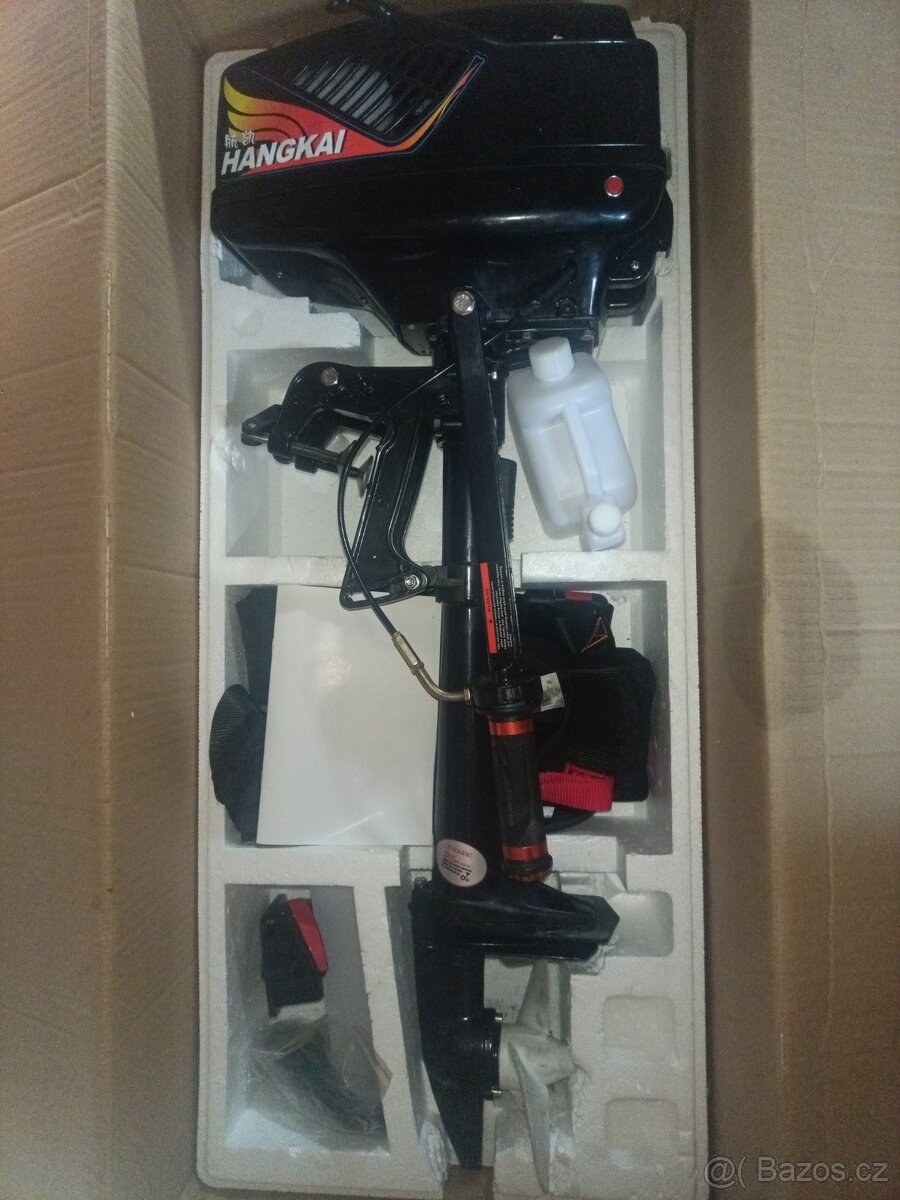 Rybářský člun 245cm s motorem 3,6 koní - 3