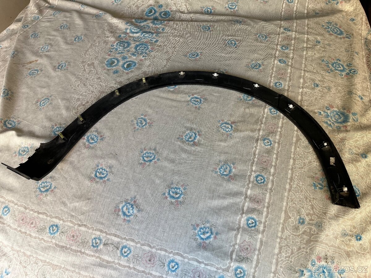 Plastový lem blatníku - 3