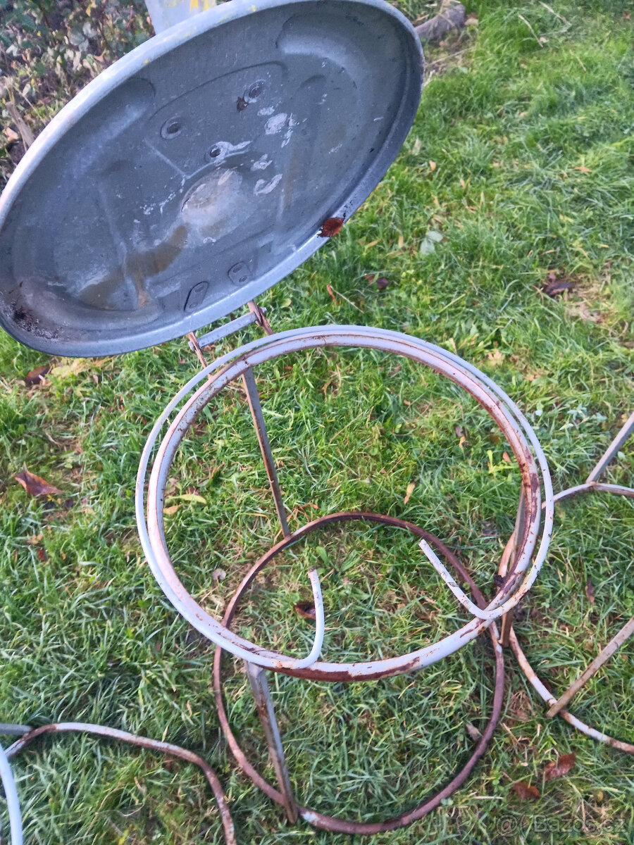 Stojan na odpadkové pytle s víkem. - 3