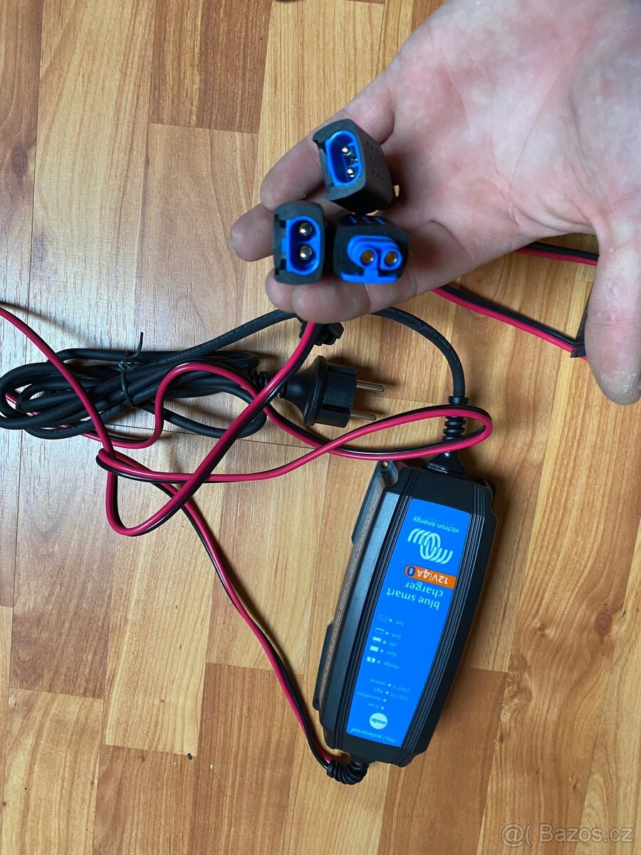 Victron Blue Smart Charger 12V 4A - 3