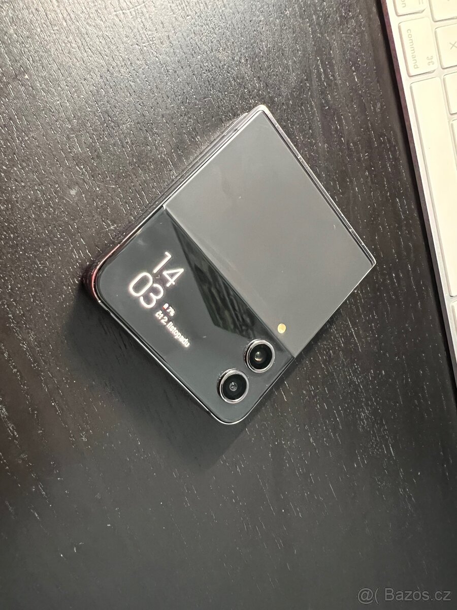 Samsung Galaxy Zflip 4 - 3
