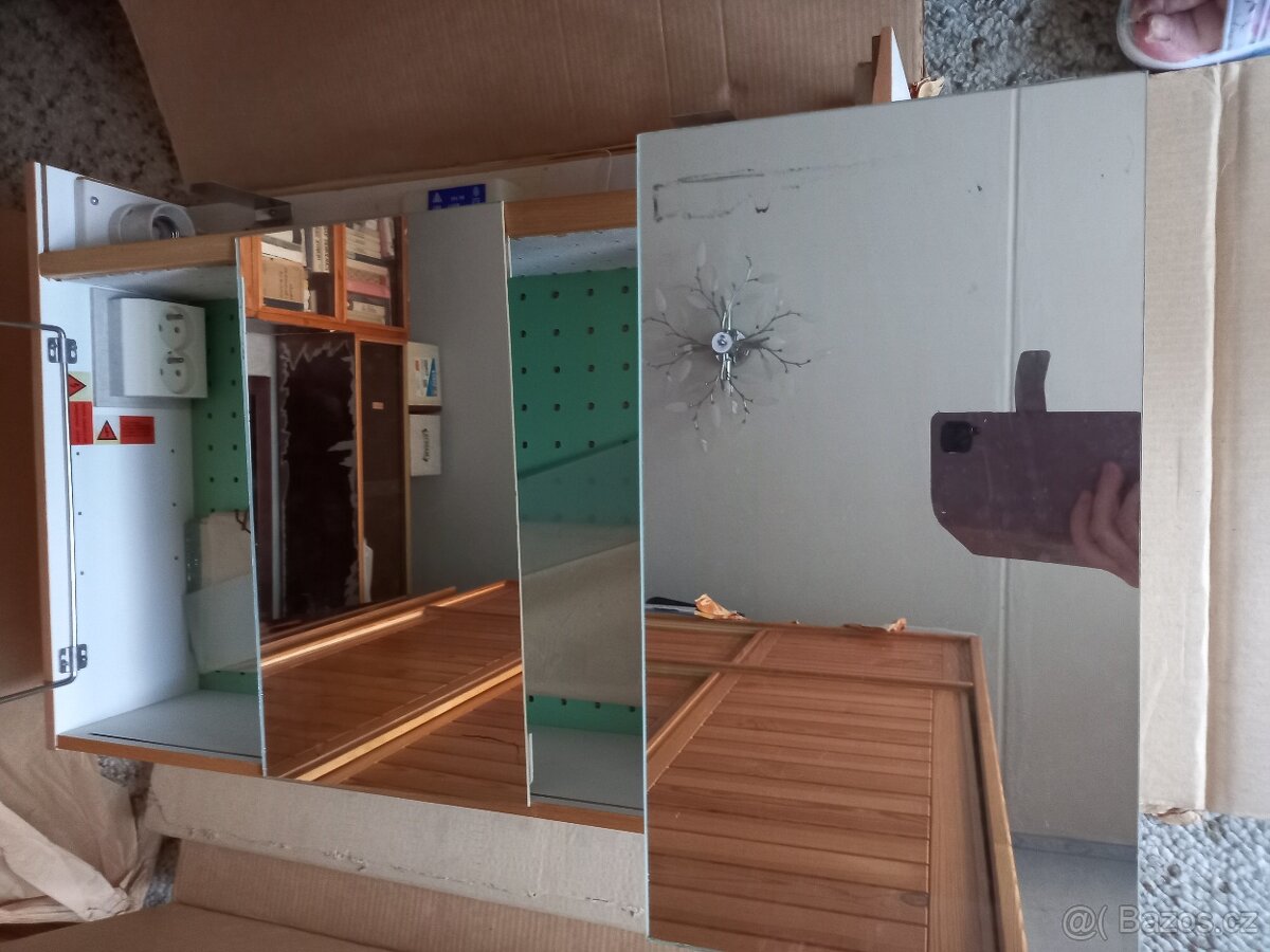 Koupelnová skříňka - 3