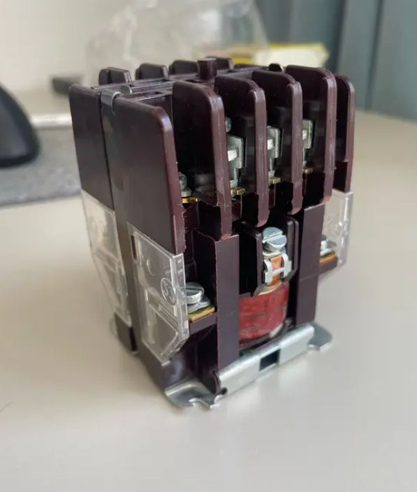 Vzduchový stykač V16D - 3