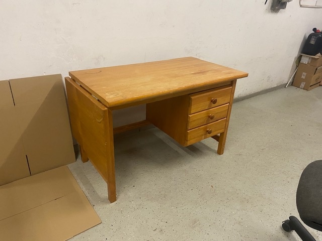 RRODÁM PASCÍ STŮL A ŽIDLI - 3