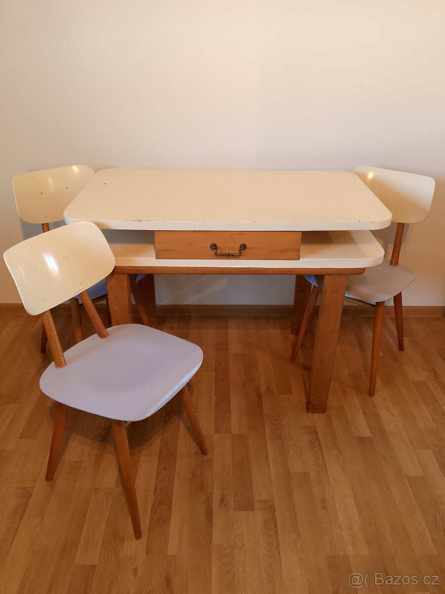 STAROŽITNÝ STŮL Z MASIVU - 3