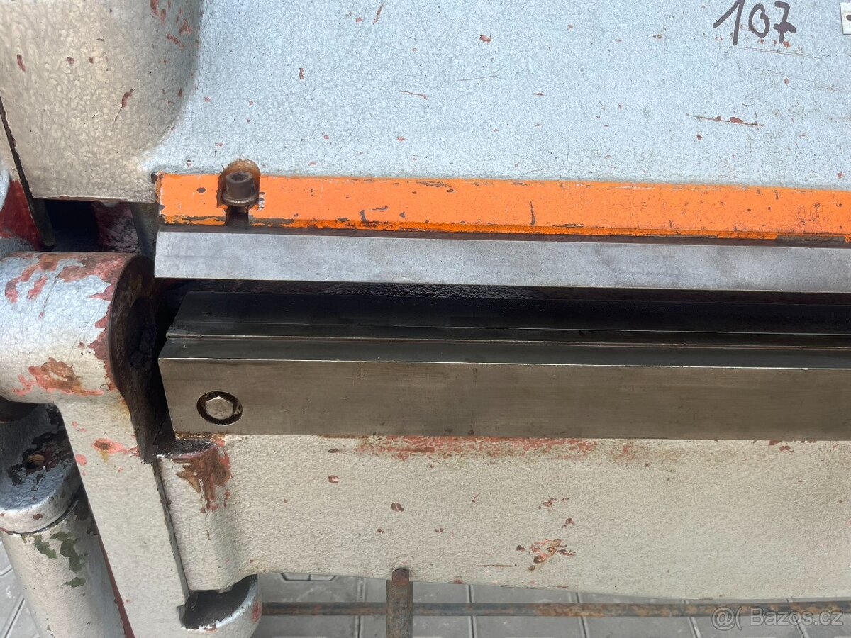 Ohýbačka plechů XO 1000/3 - 3