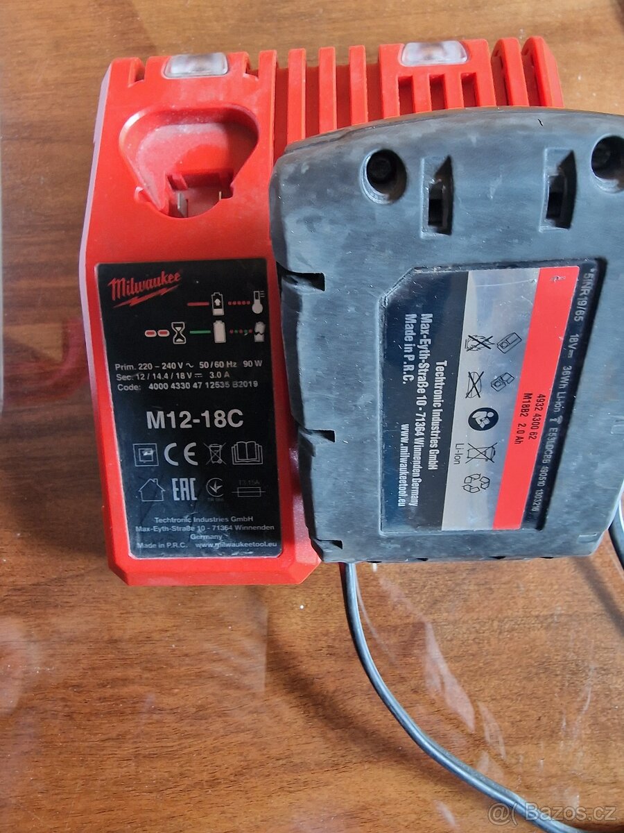MILWAUKEE Inteligentní nabíječka M12-18 C+akumulátor - 3