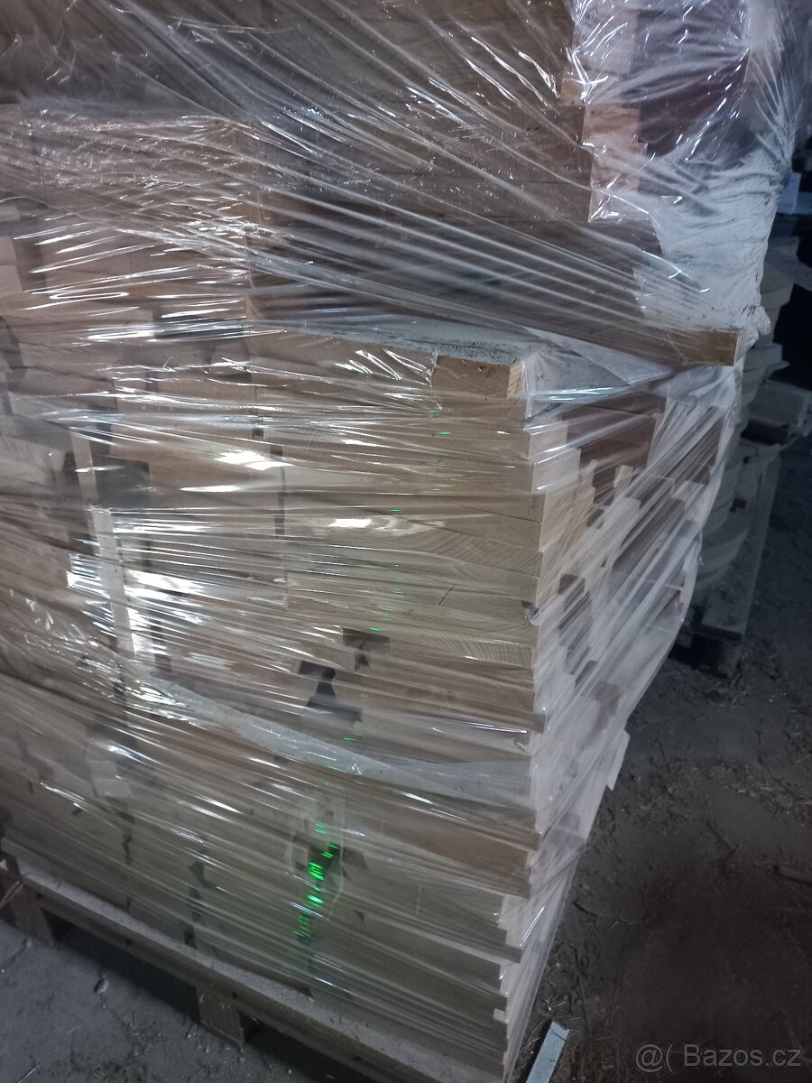 Smrkové zbytky-větší množství cca 12 m3 - 3