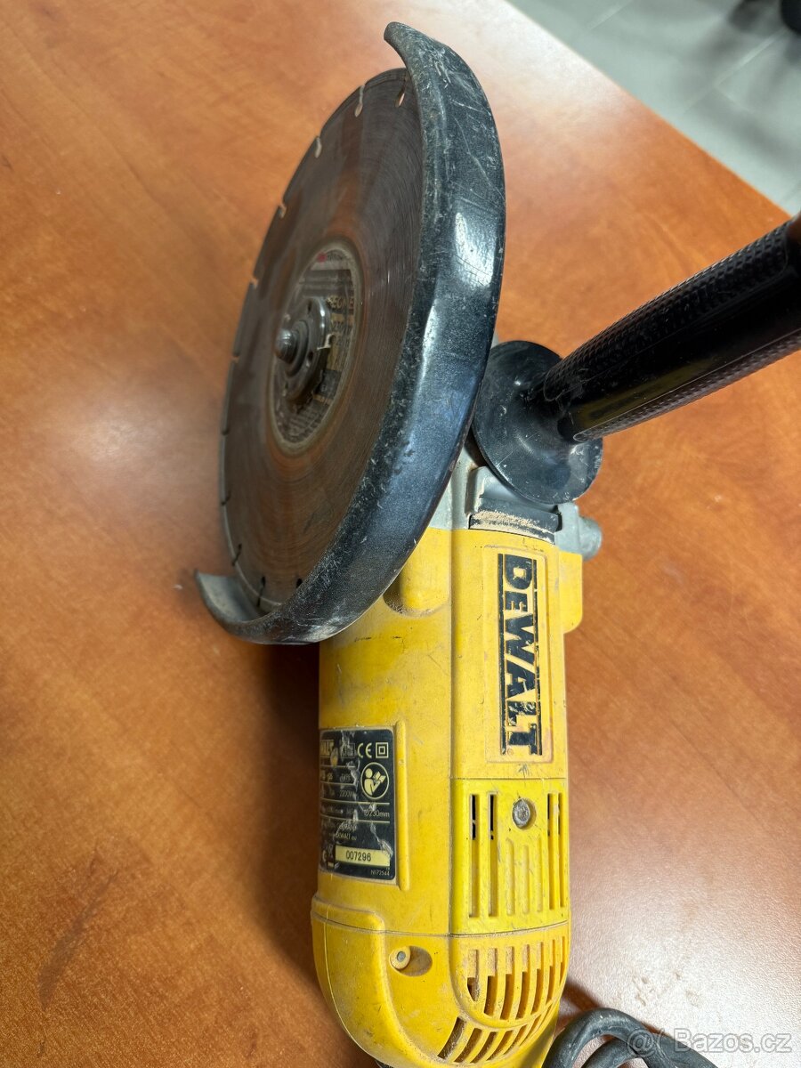 DeWalt s diamantovym kotoucem - 3