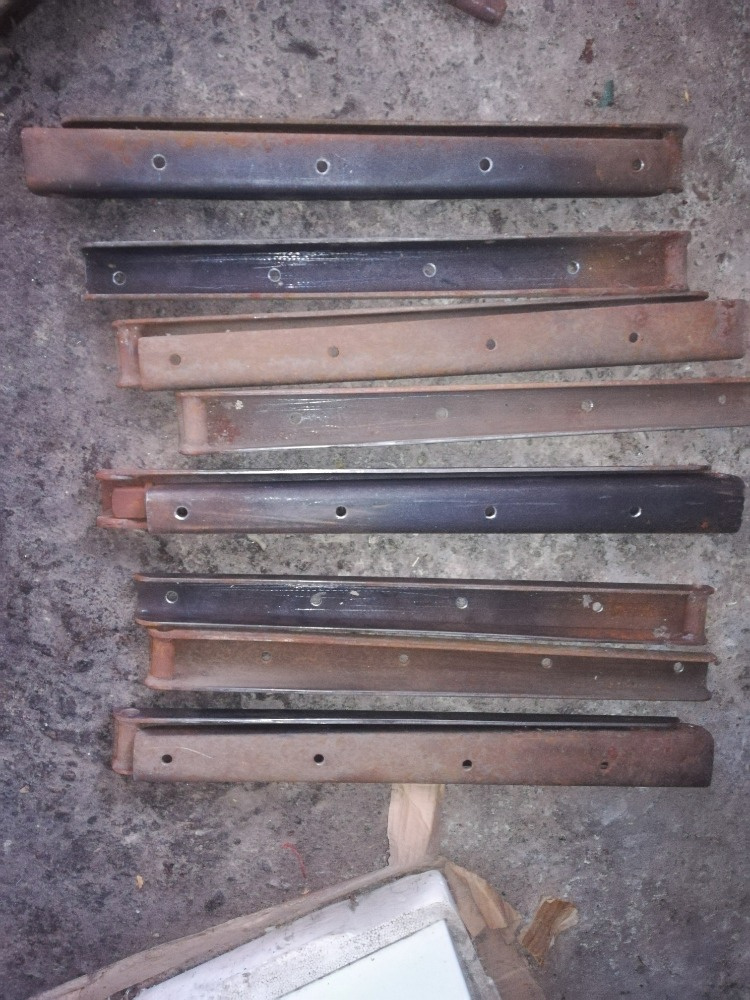 prodám náhradní díly na vlek 7t - 3