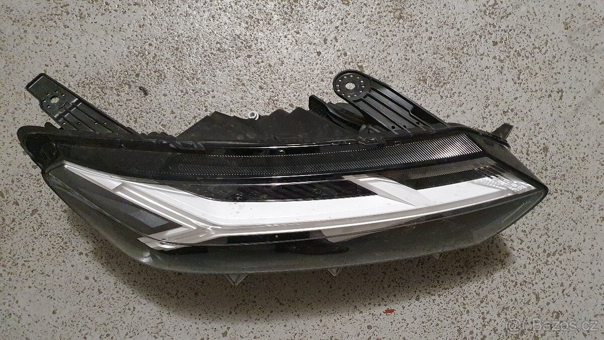 pravé světlo na Dacia Jogger - 3