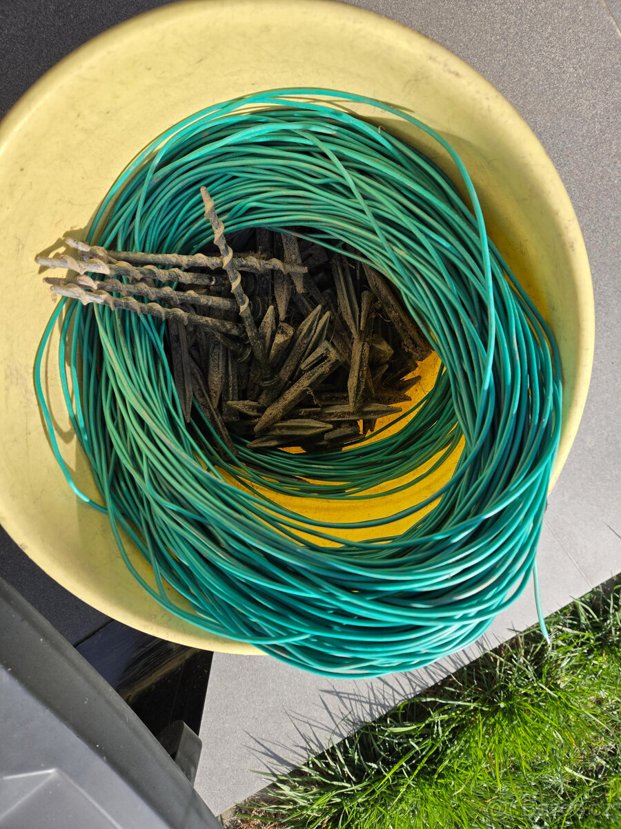 Akumulátorová robotická sekačka HECHT 5612 + stříška + nože - 3