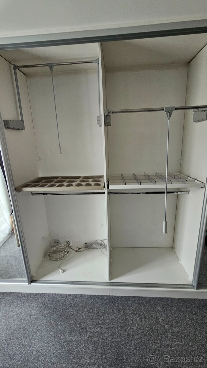 Vestavěná skříň / zrcadla / materiál - 3