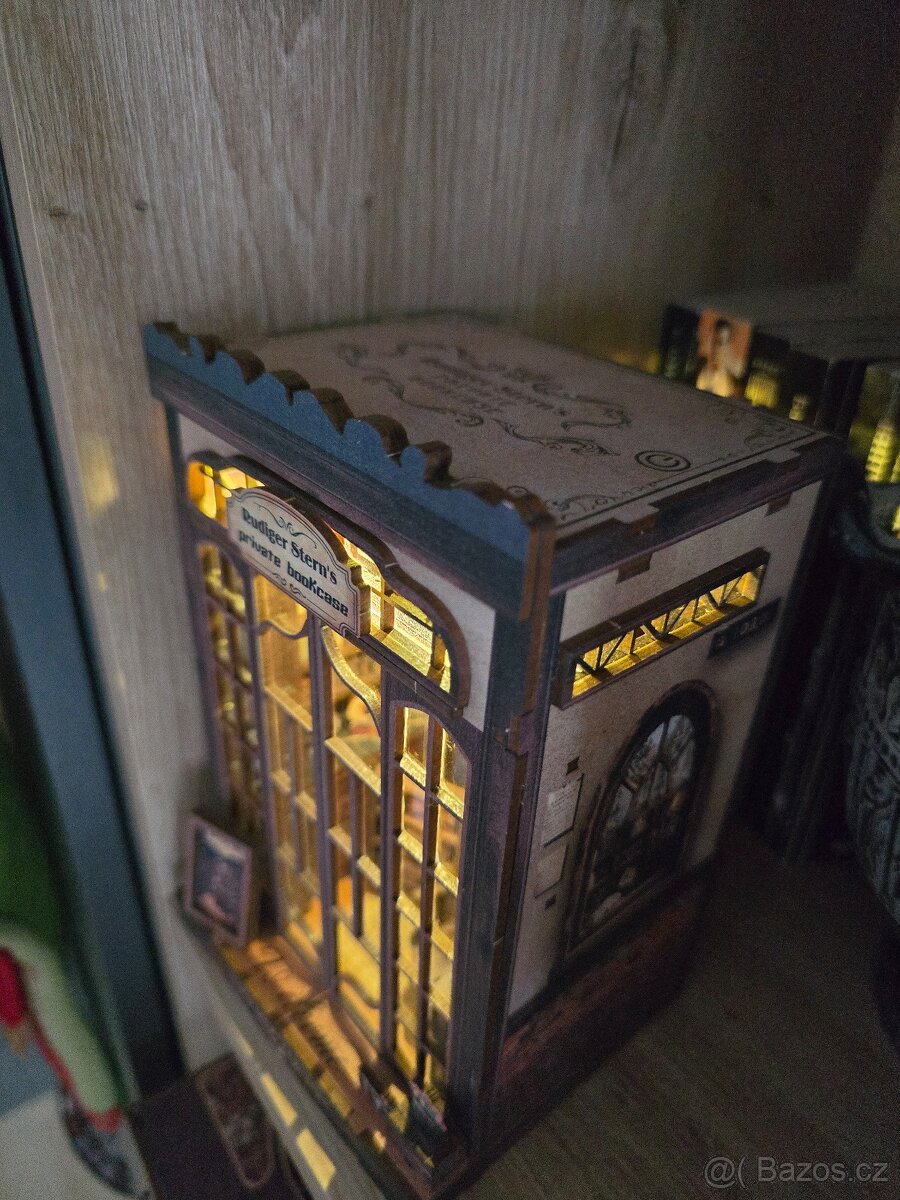 2. Dřevěná dekorace book nook - 3
