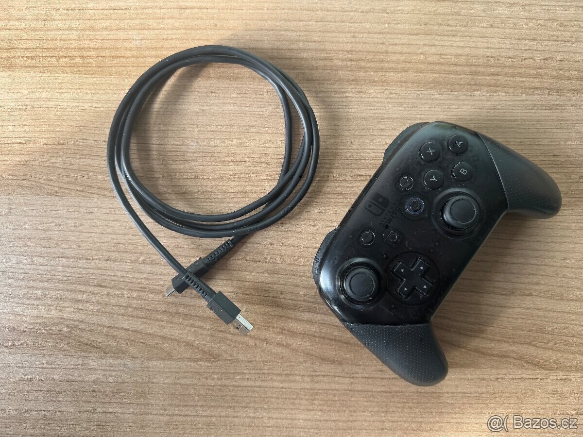 Nintendo Switch Pro Controller - 3