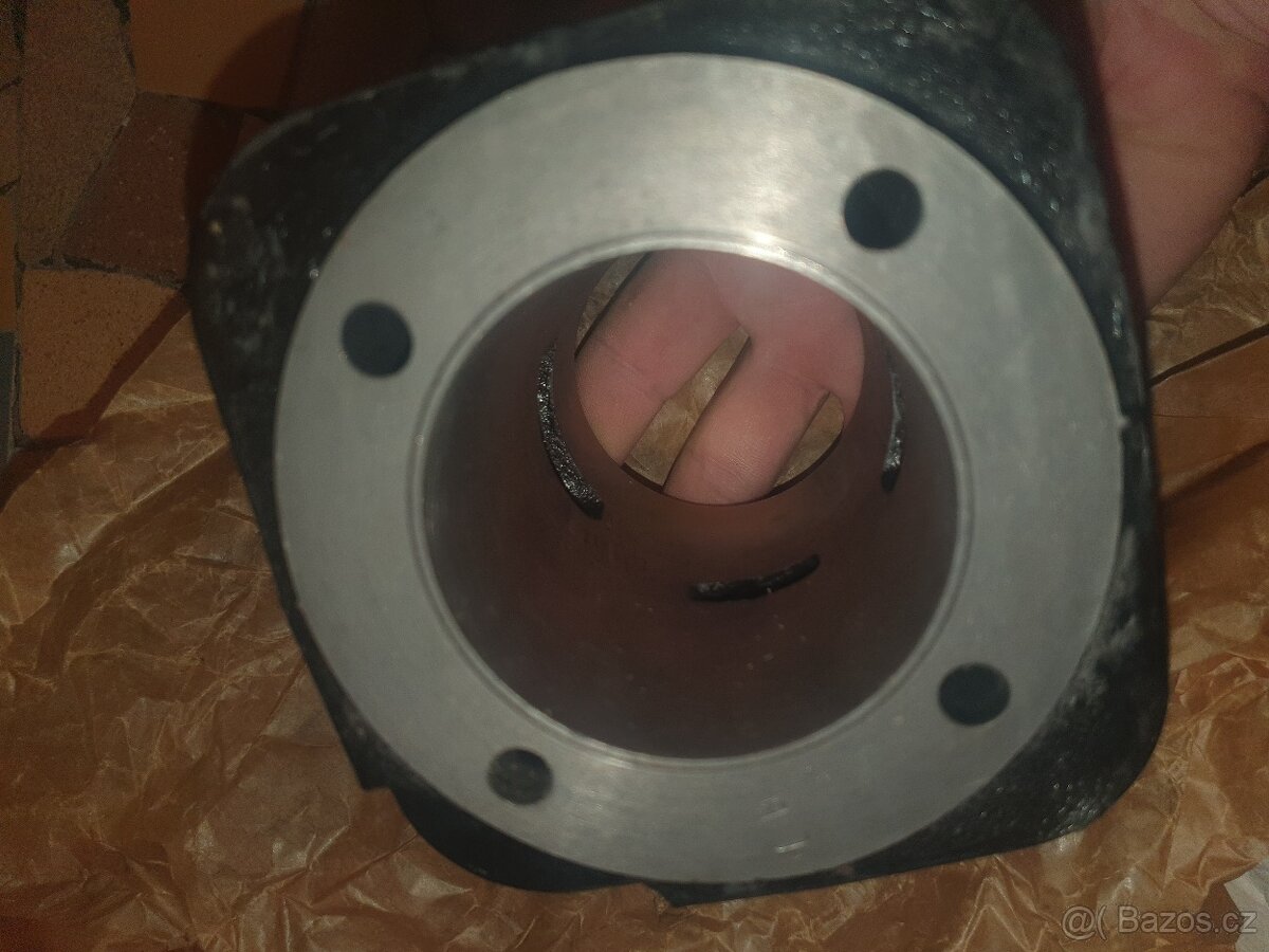 mf70 nový válec a pist - 3