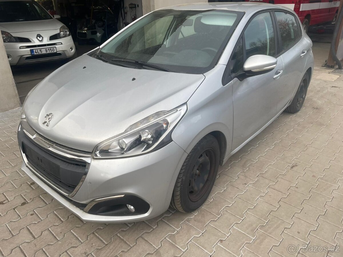 Peugeot 208 - 3