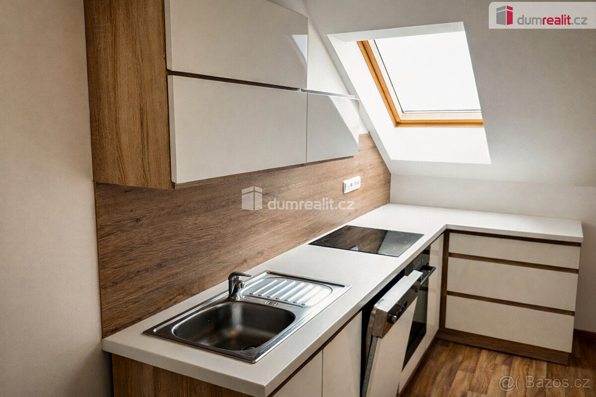 Pronájem podkrovního bytu 2+KK - Kolín - 3