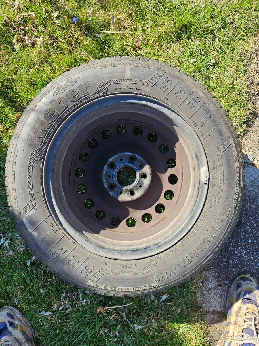 plechová kola R15 Octavia 2 s letními pneu - 3