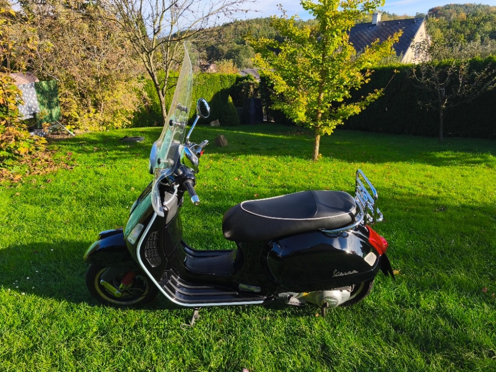 Vespa GTS 300 i.e. (2013) pěkná + doplňky + komplet servis - 3