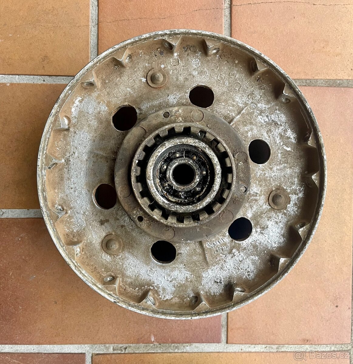 Střed kola a štít Jawa kývačka - 3