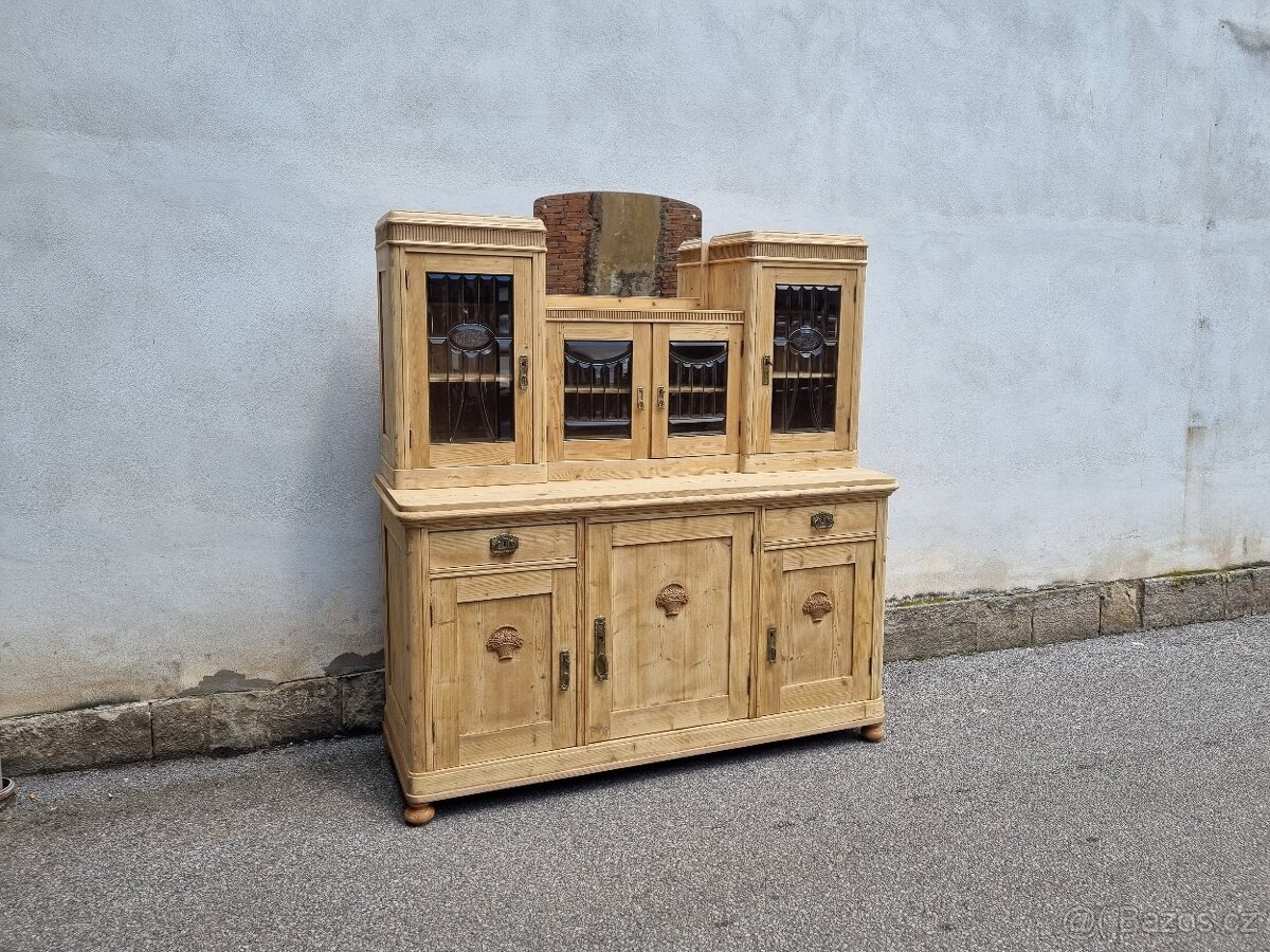 VELICE KRÁSNÁ VELKÁ SMRKOVÁ KREDENC PO RENOVACI - 3