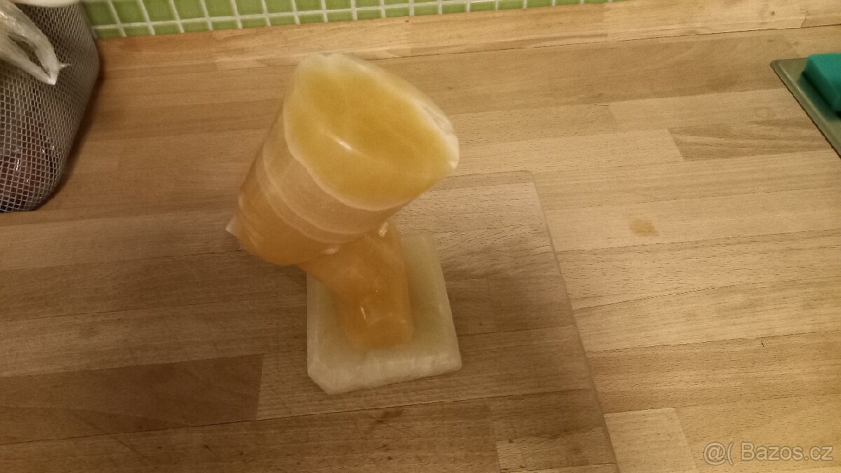 Soška Nefertiti a tři pyramidy - 3