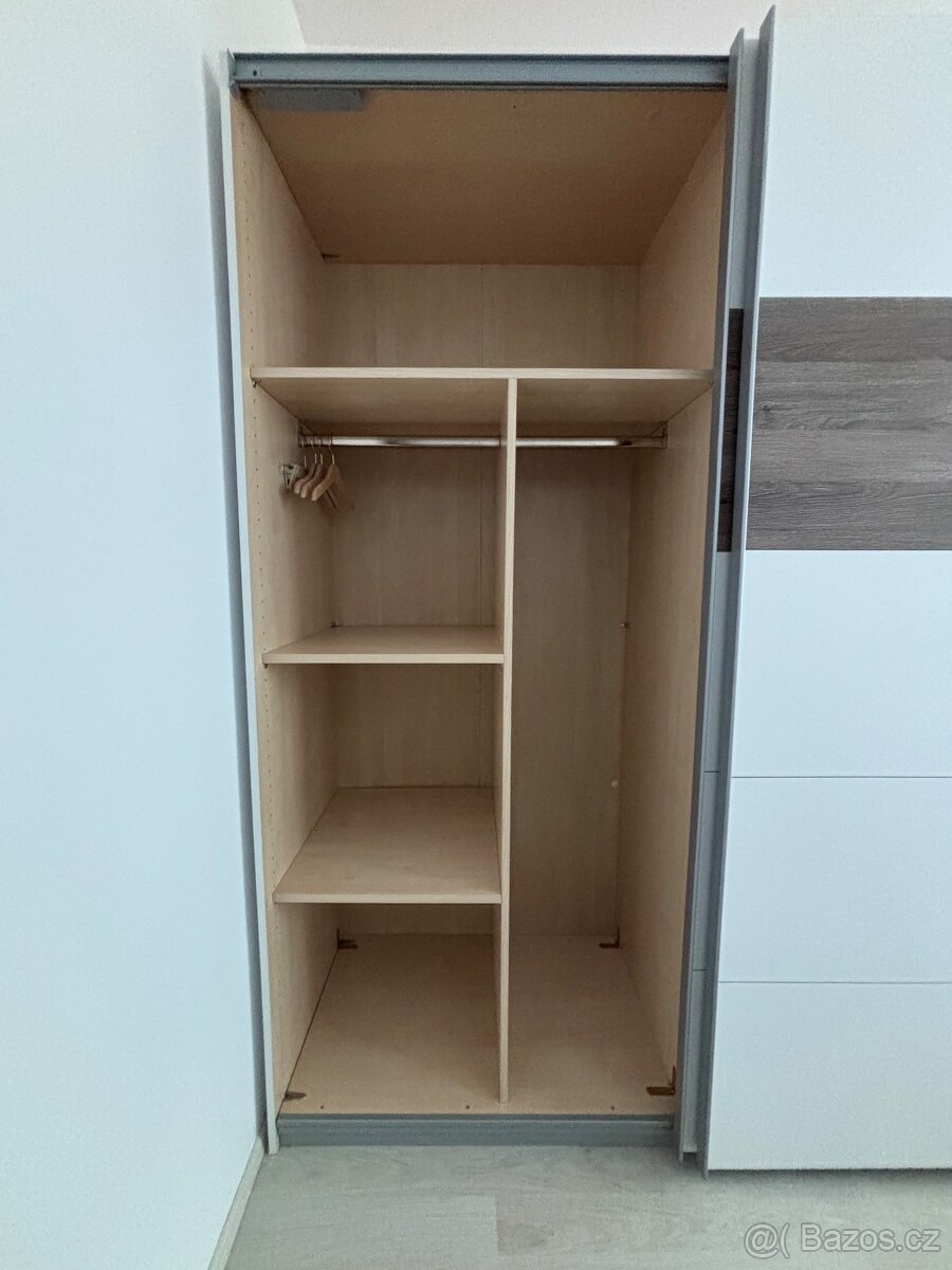 Velká šatní skříň - 3