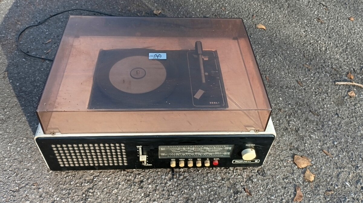 Retro gramofon Tesla - 3