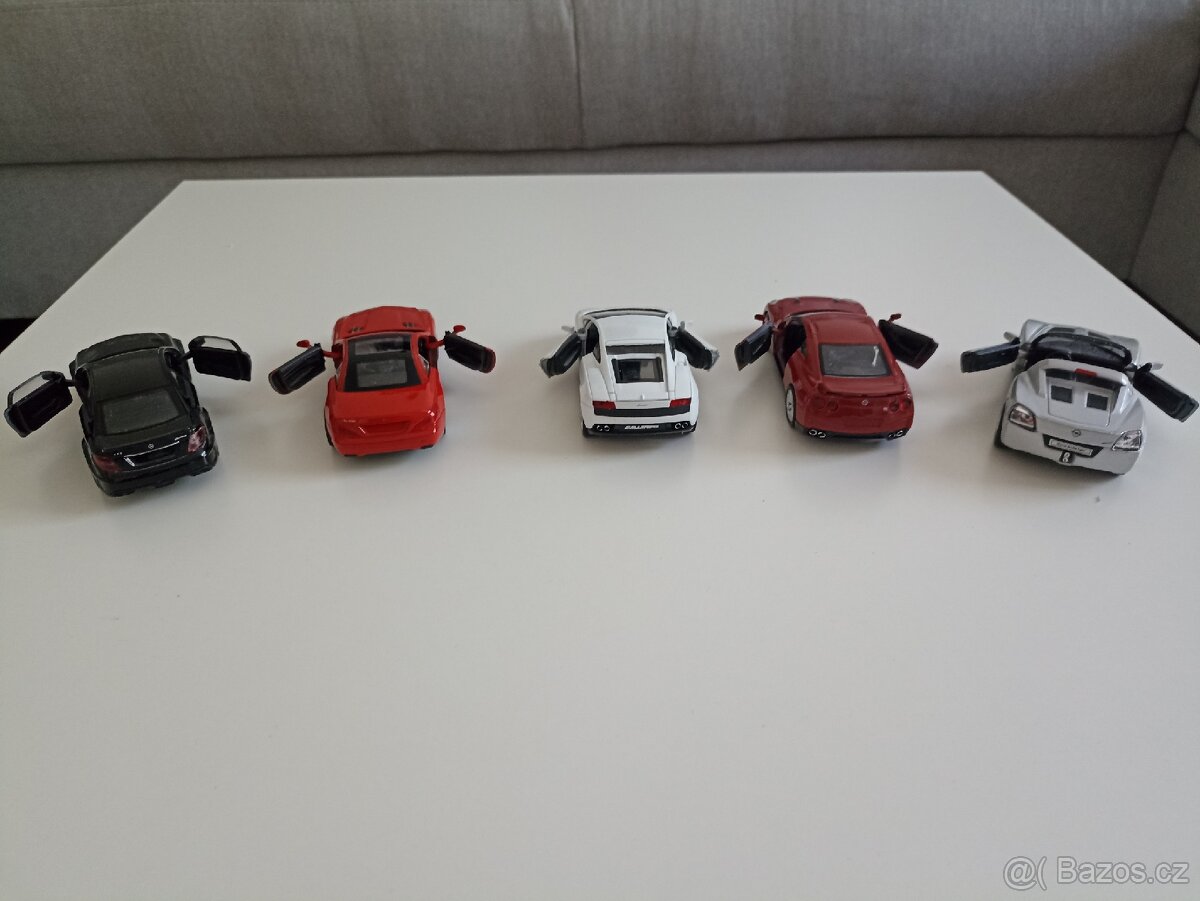 Sbírka autíček - 3