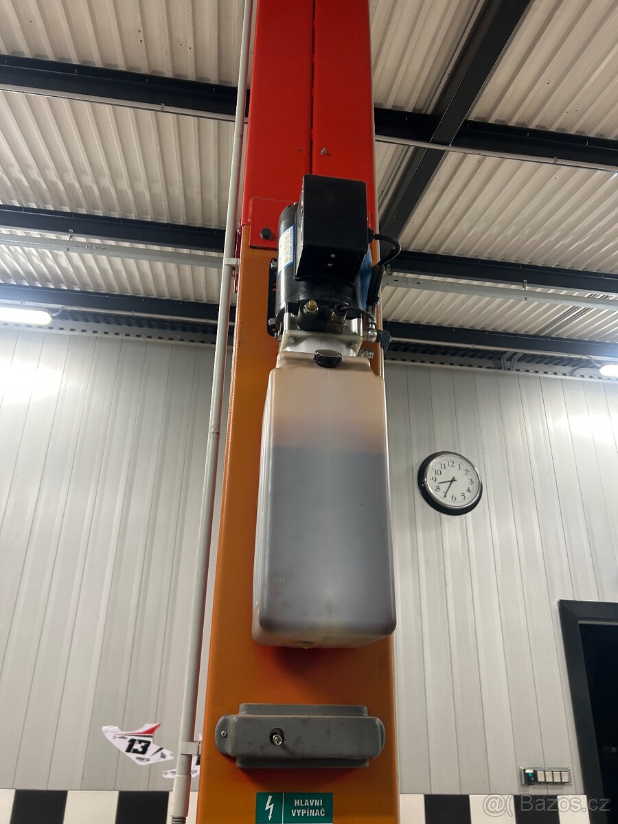 Sloupový zvedák 4200kg - 3