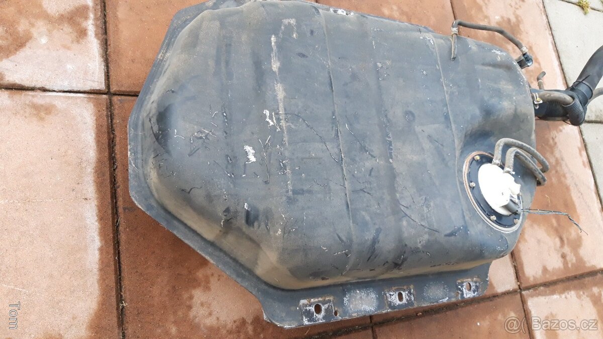 Nissan Terrano 2 – Nádrž - 3