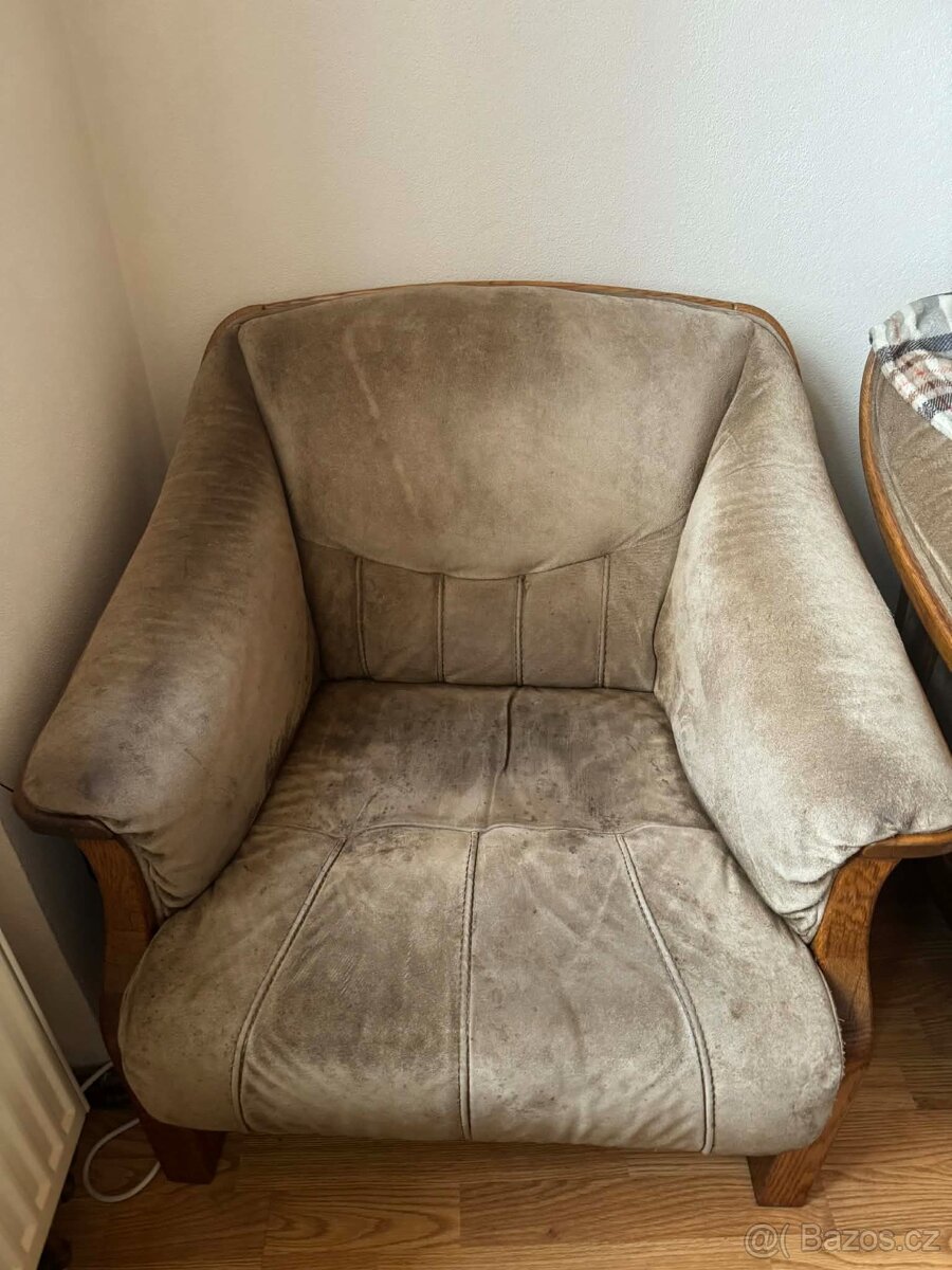 Stará masivní křesla - 3