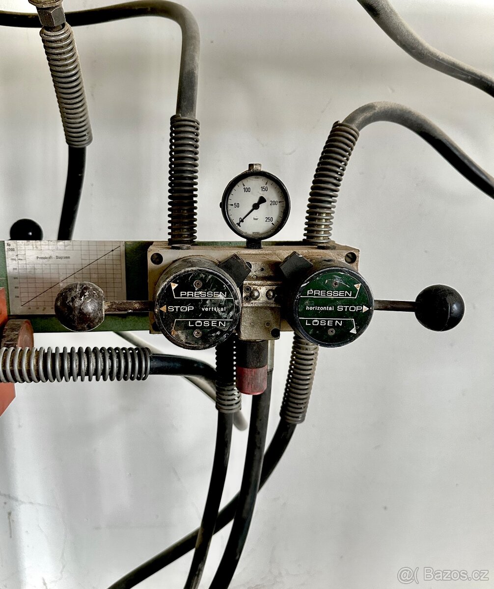 Rámový lis značky HESS - 3