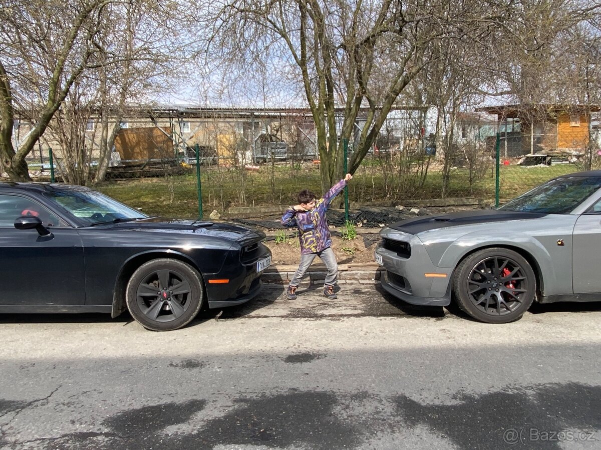 Dodge Challenger 3.6 V6 černé - 3